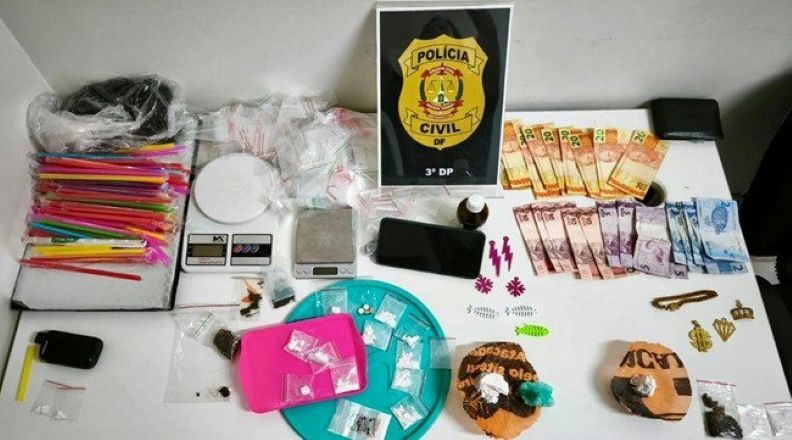 Casal comercializava drogas personalizadas, inclusive por delivery, e oferecia brindes em objetos tridimensionais (3D) | Divulgação/ Polícia Civil 