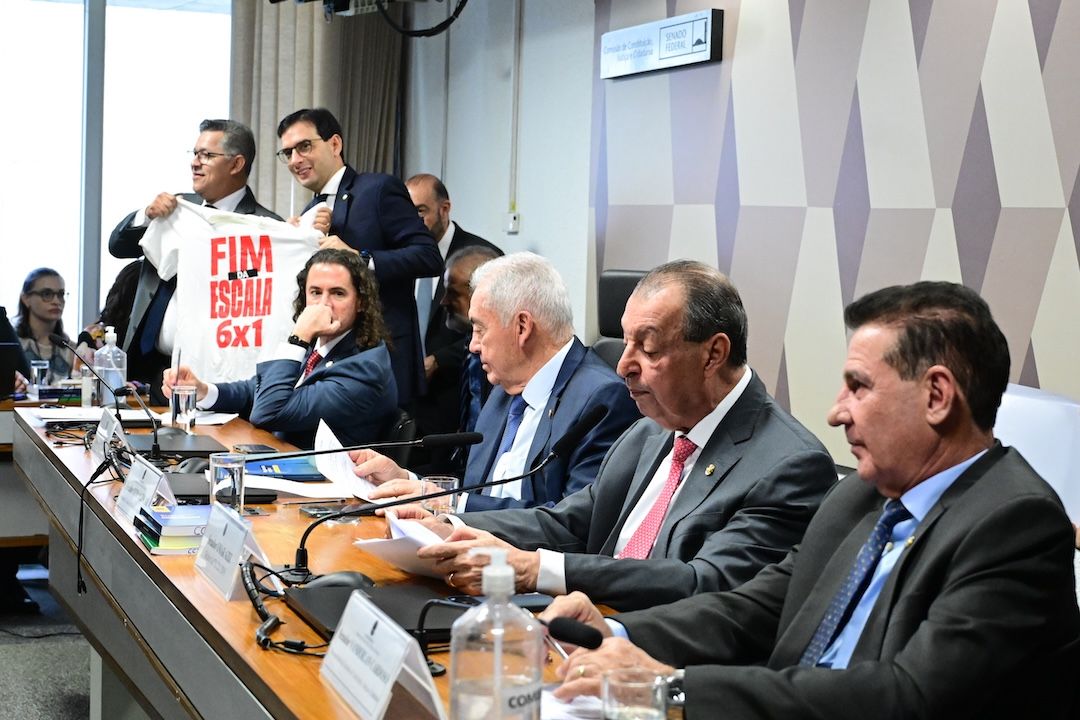 CCJ do Senado aprova PEC do fim da escala 6x1