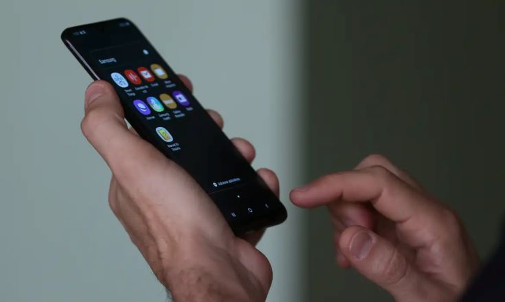 Entenda o que muda com a lei que endurece penas para roubo de celulares e golpes virtuais