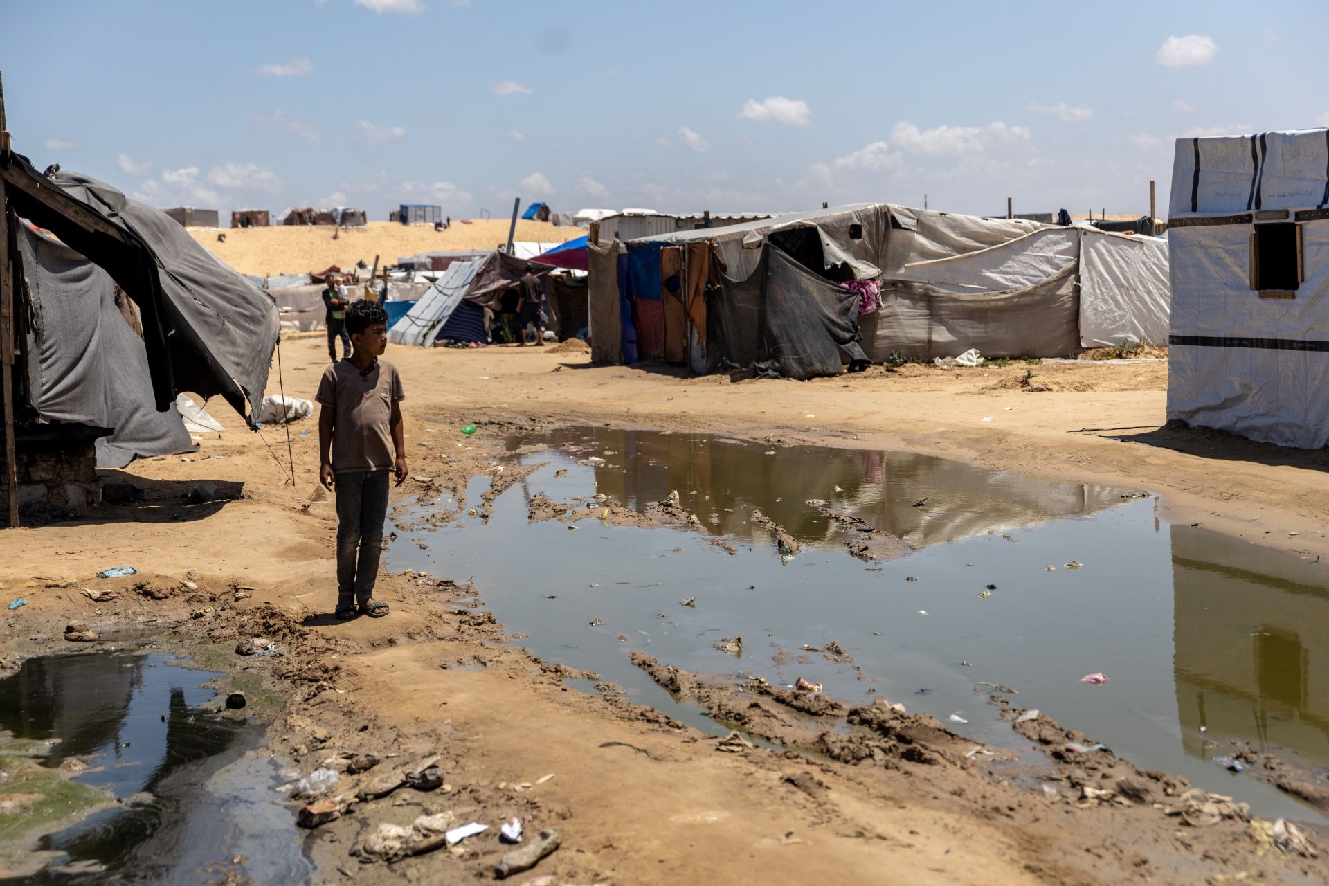Condições de água, saneamento e higiene em locais de deslocados internos na área de Al Mawasi, sul de Gaza | Reprodução: OMS