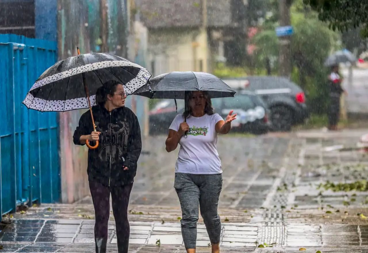 Chuva e queda de temperatura atingem estados do Sul | Rafa Neddermeyer/Agência Brasil