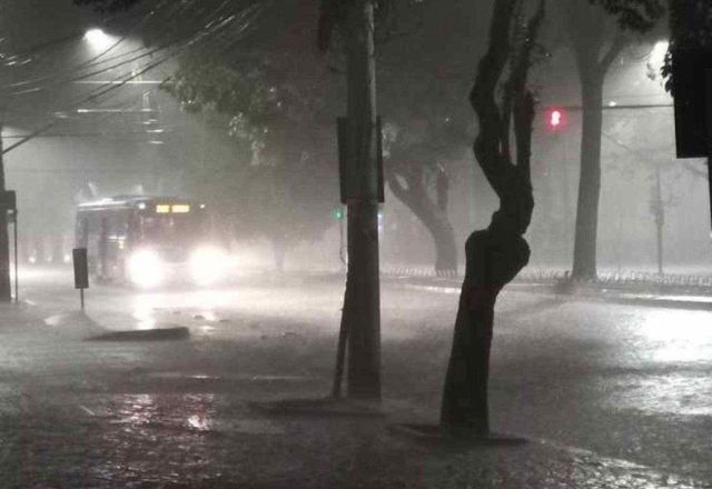 Temporal em BH tem chuva maior que o esperado válido para o mês | Alexandre Perez/Estado de Minas
