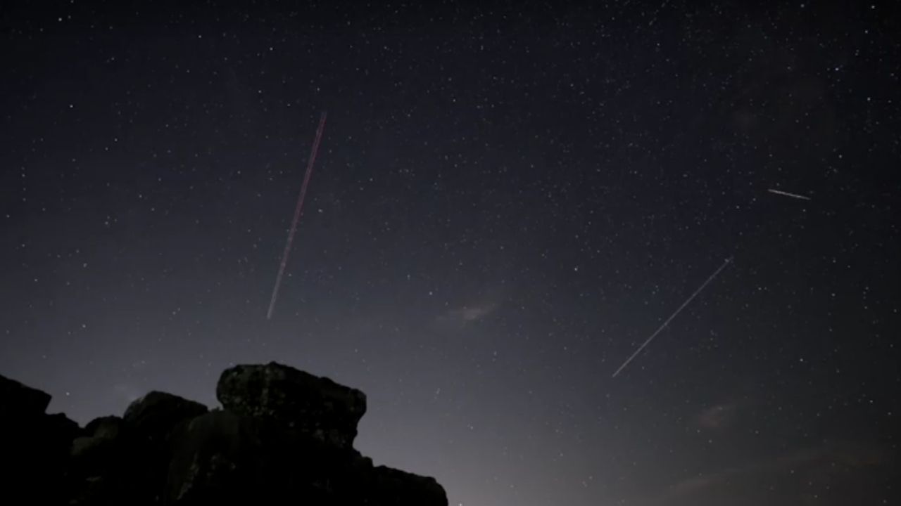Chuva De Meteoros Perseidas Ilumina O Ceu Apos Eclipse Solar