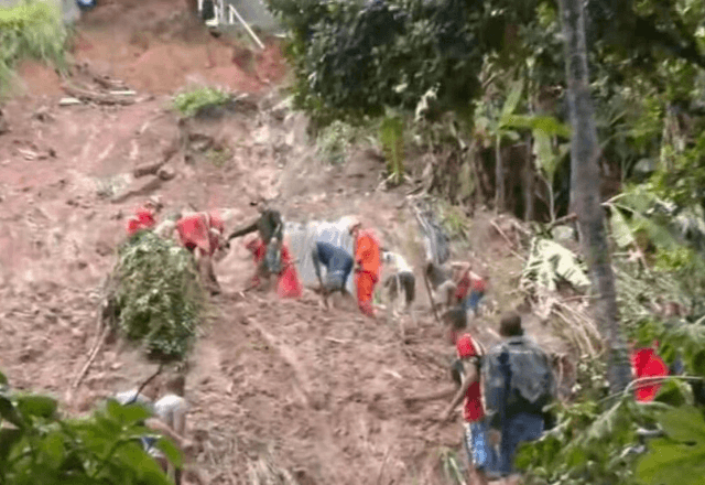 Chuvas intensas no Nordeste deixam 4 mortos e causam deslizamentos em Pernambuco Chuvas intensas no Nordeste deixam 4 mortos e causam deslizamentos em Pernambuco