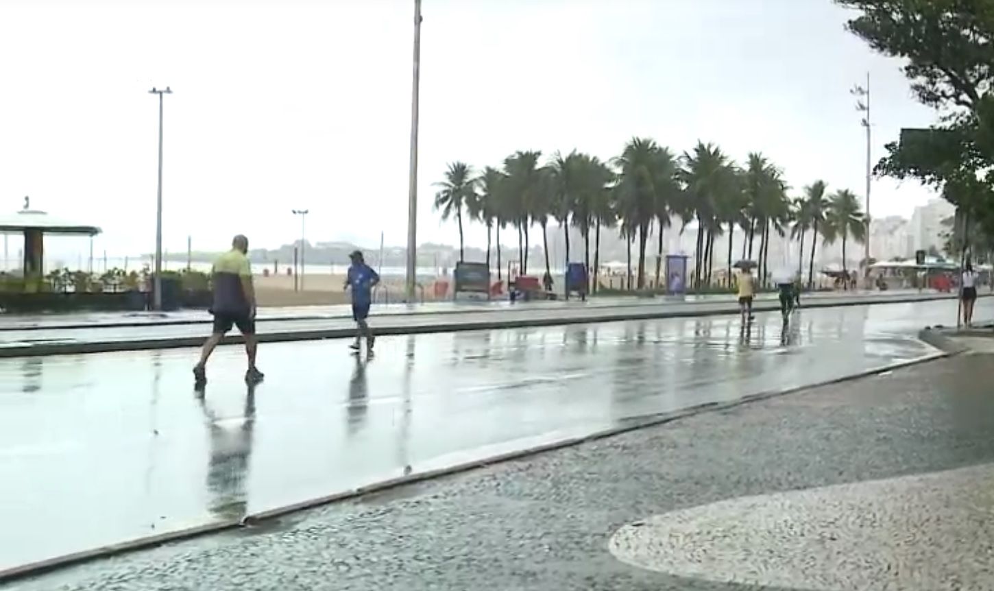 Frente fria atrapalha planos de turistas e cariocas no megaferiado. | Reprodução/SBT Rio