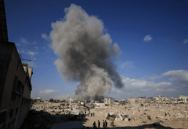 Explosão durante operação de Israel na Cidade de Gaza. | REUTERS/Dawoud Abu Alkas