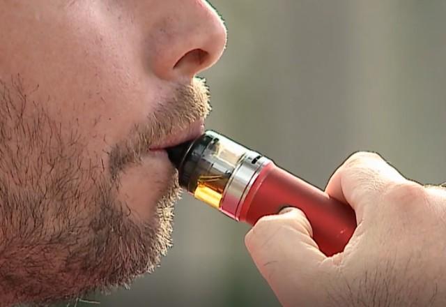 Indústria do fumo reage ao governo Lula e sugere regulamentar cigarros eletrônicos Indústria do fumo reage ao governo Lula e sugere regulamentar cigarros eletrônicos
