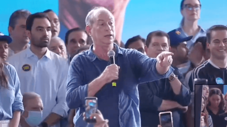 Ciro Gomes durante ato em Fortaleza, no Ceará | Reprodução/X