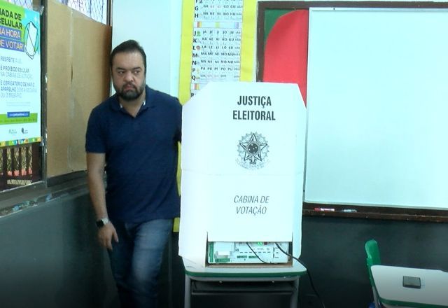 Governador do Rio de Janeiro, Cláudio Castro, vota neste domingo (6) | SBT