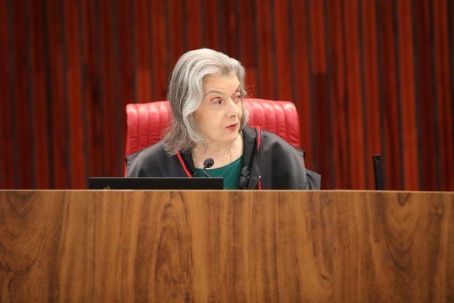 A ministra Cármen Lúcia em sessão de 22 de fevereiro. (Alejandro Zambrana/Secom/TSE)