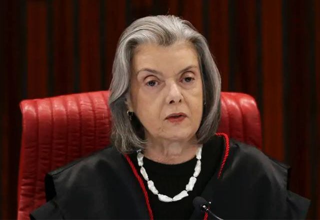 Presidente do TSE, minstra Cármen Lúcia, faz balanço do 1º turno das eleições.