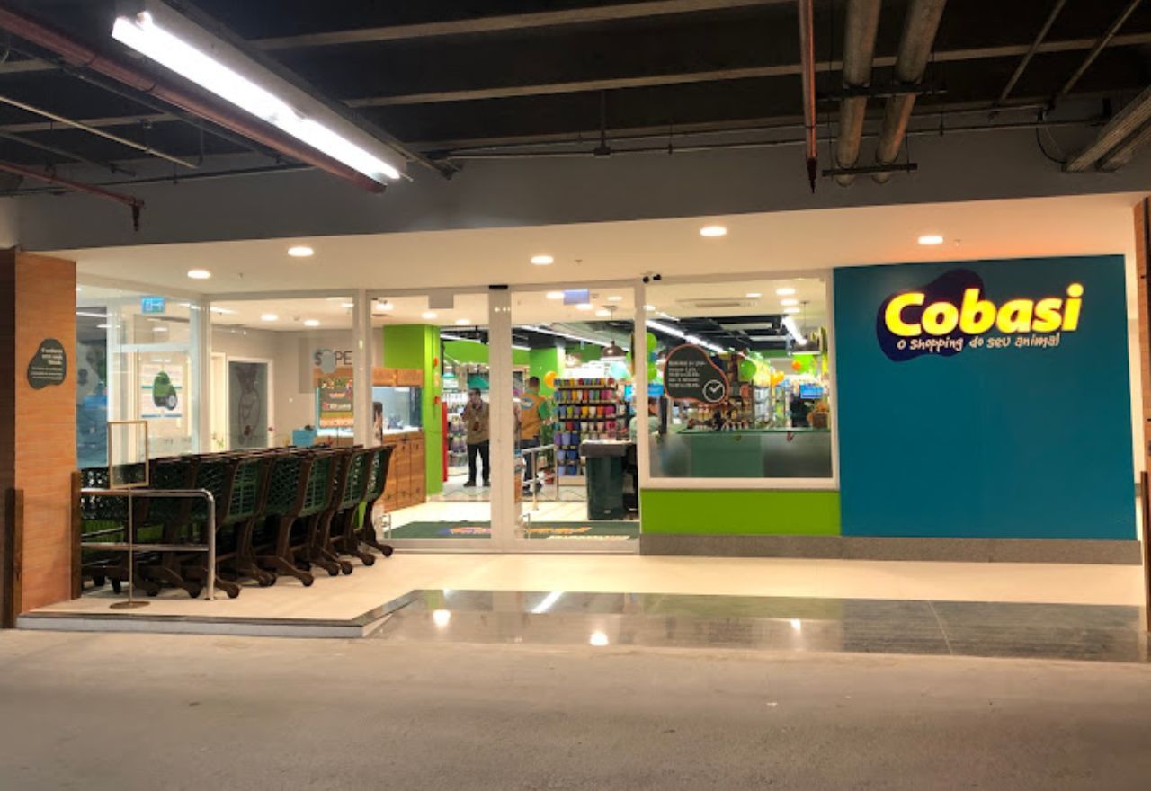 Loja da Cobasi fica no subsolo do shopping Praia de Belas | Google Maps