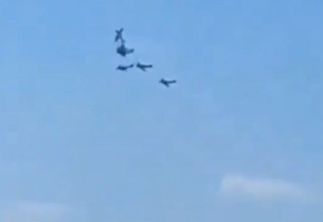 Show aéreo em Portugal termina em colisão e morte de piloto