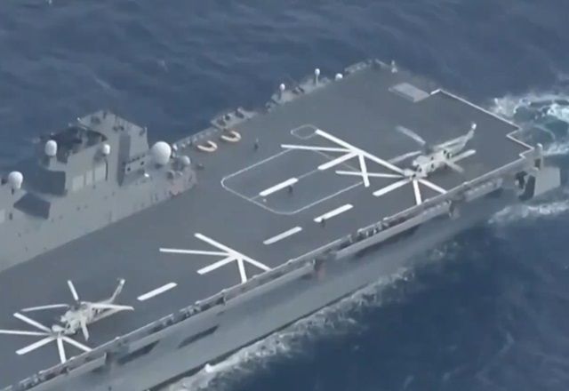 Colisão entre helicópteros militares deixa desaparecidos e um morto