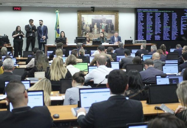 A PEC foi apresentada pelo deputado federal Reinhold Stephanes (PSD-PR) no último dia 10 de julho e foi enviada pela Mesa Diretora da Câmara à CCJ em 16 de agosto | Vinicius Loures / Câmara dos Deputados