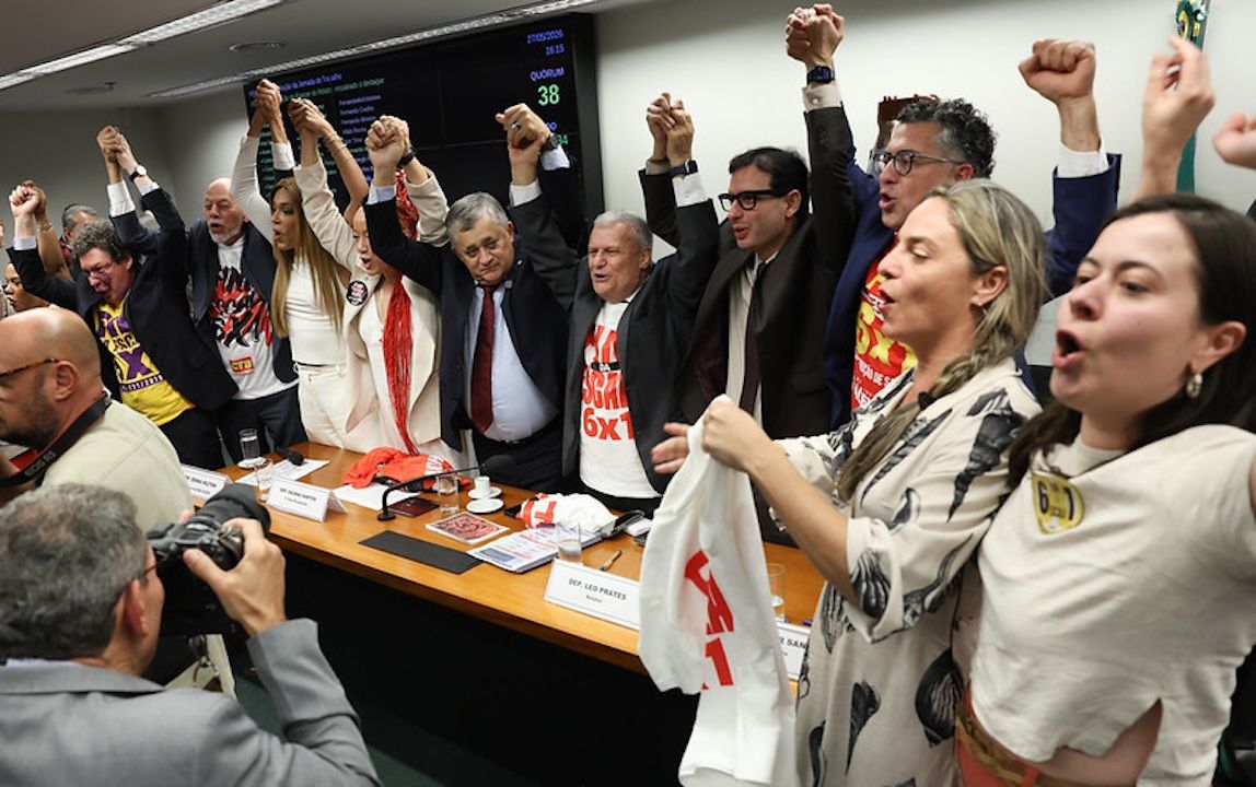 Deputados comemoram aprovação da PEC na comissão | Lula Marques/Agência Brasil