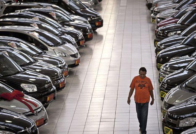 concessionária de automóveis