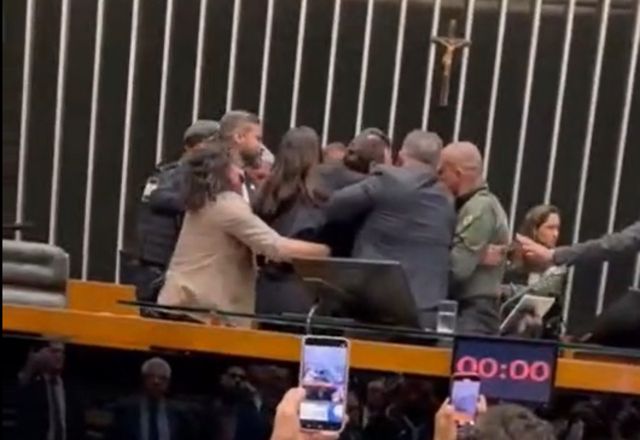 Fenaj e sindicato repudiam agressões a jornalistas na Câmara dos Deputados