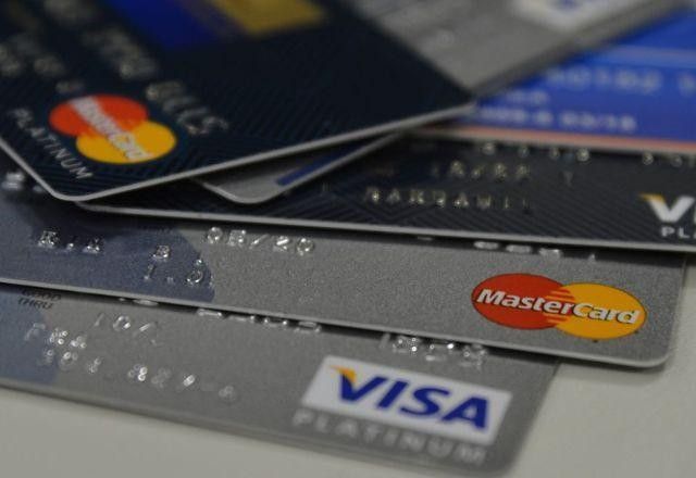 Como evitar "sustos" na hora de parcelar uma compra? Veja dicas