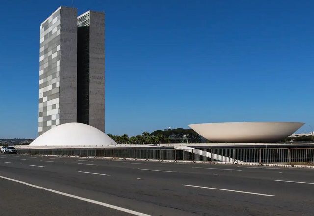 O ministro Flávio Dino, do STF, determinou que as emendas Pix só podem ser usadas por senadores e deputados federais se os parlamentares identificarem onde e como o dinheiro será aplicado | Antônio Cruz/Agência Brasil
