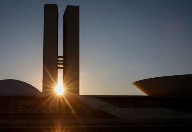 Desafios e incertezas aguardam deputados e senadores em 2025