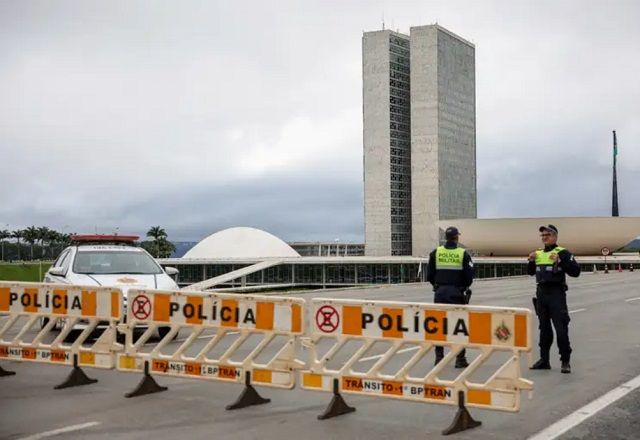 A chamada Operação Petardo, como é denominado o procedimento padrão para ocorrências de suspeita de artefato explosivo, está em curso nesta manhã | Fabio Rodrigues-Pozzebom/Agência Brasil