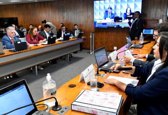 CPMI do 8/1 apresenta relatório final nesta 3ª: Bolsonaro na mira CPMI do 8/1 apresenta relatório final nesta 3ª: Bolsonaro na mira