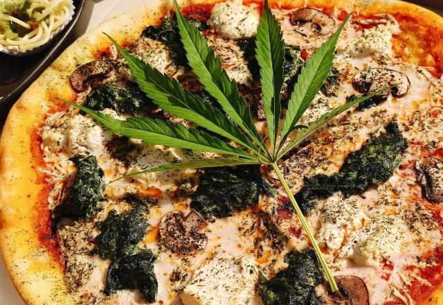 crazy happy pizza