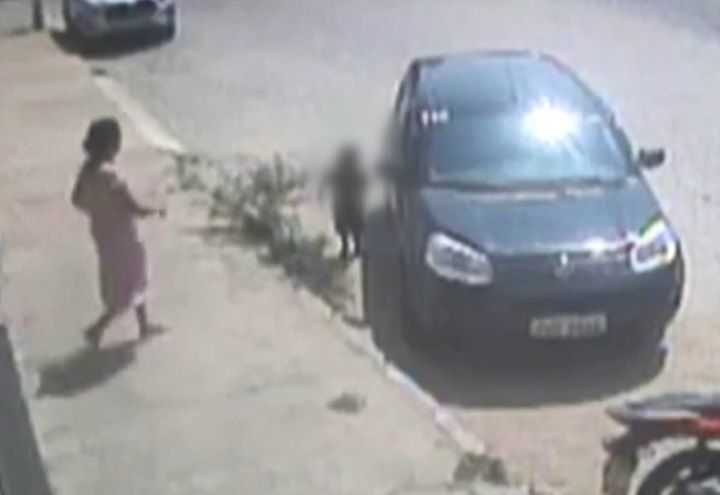 Crianças são flagradas ligando carros e provocando sustos na Bahia 