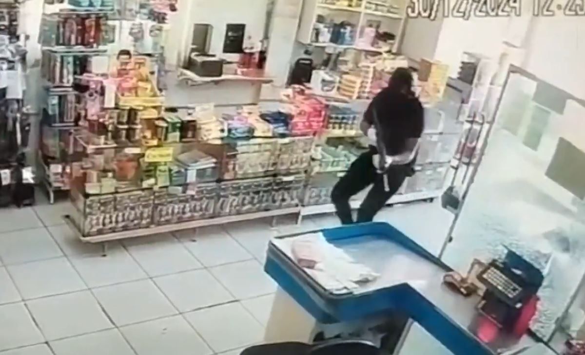 Vídeo: Homem é executado a tiros em supermercado no interior de SP