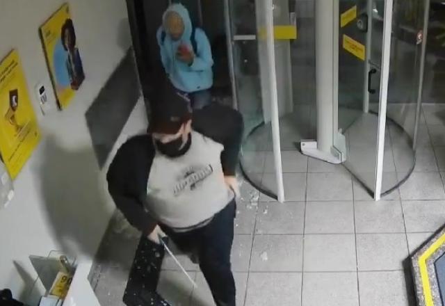 criminosos invadem banco