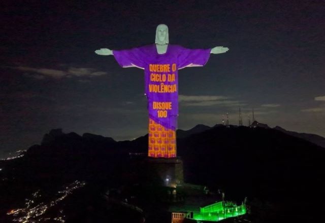 Cristo com iluminação alusiva ao 18M | Divulgação