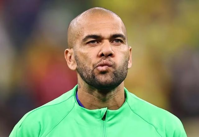 Daniel Alves consegue 1 milhão de euros para pagar fiança e sair em liberdade condicional