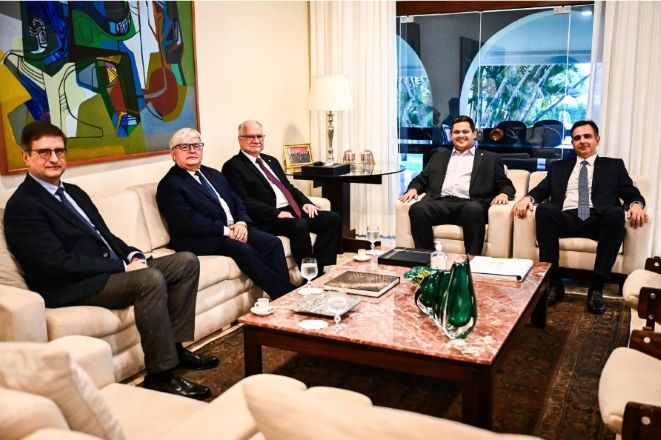 Paulo Gonet (PGR), Herman Benjamin (STJ), Edson Fachin (STF), Davi Alcolumbre e Rodrigo Pacheco durante reunião | Reprodução/Redes Sociais