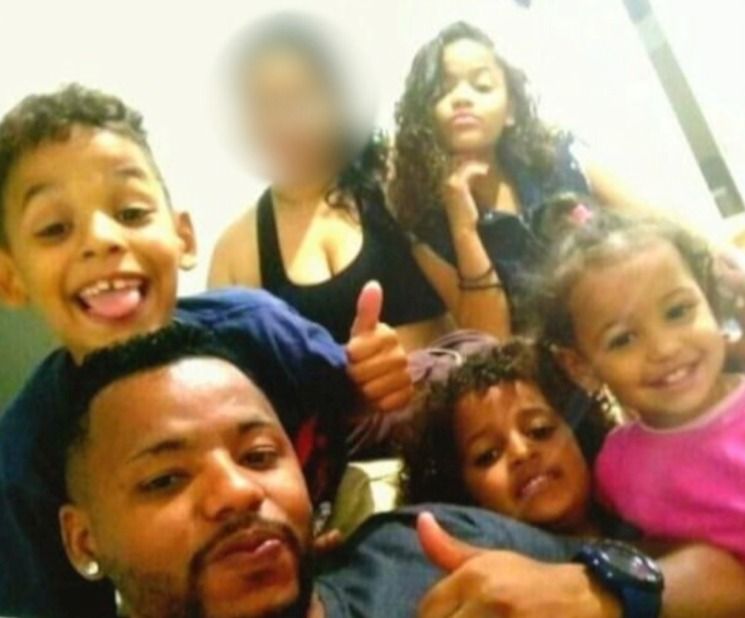 David da Silva Lemos ao lado dos quatro filhos | Reprodução/Redes sociais