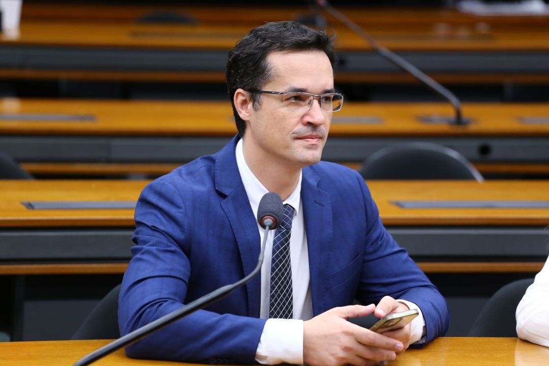 Imagem da notícia: PGE defende candidatura de Deltan Dallagnol ao Senado Imagem da notícia: PGE defende candidatura de Deltan Dallagnol ao Senado