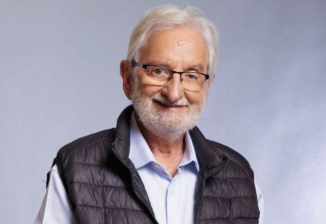 deputado ivan valente, de óculos