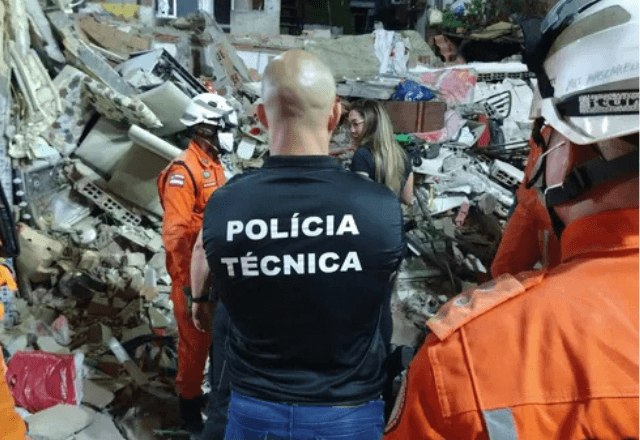 Bombeiros atuaram nas buscas após desabamento de prédio em Salvador | Foto: Divulgação/CBMB
