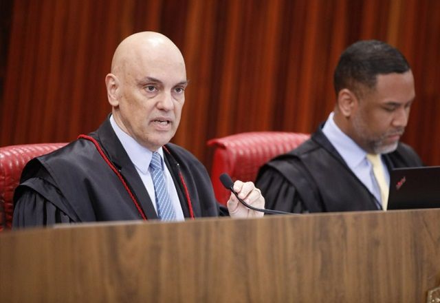Segundo Moraes, "a sociedade, os Poderes e instituições têm a missão", afirmou, de combater "esse mal que é a desinformação, que é a desinformação nas redes sociais" | Alejandro Zambrana/Secom/TSE