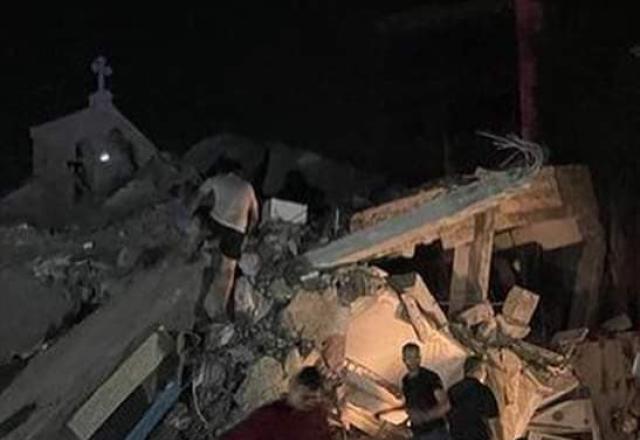 destroços da igreja