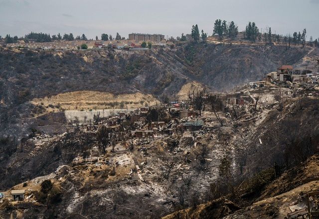 Local destruído por incêndio florestal no Chile (Reprodução/X)