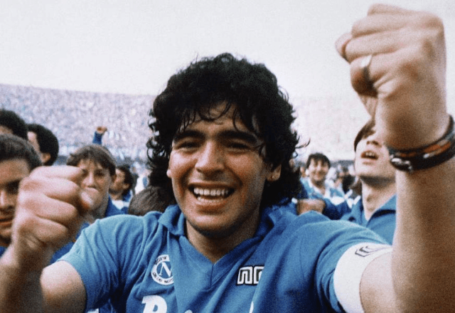 Eleito um dos maiores jogadores de futebol do mundo, Maradona faleceu em 2020. | Reprodução: Variety
