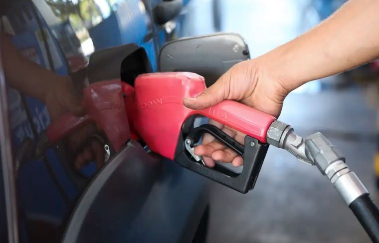Preço médio da gasolina chega ao maior patamar do 3° mandato de Lula