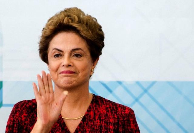 Dilma recebe alta após uma semana internada e volta a trabalhar em Xangai Dilma recebe alta após uma semana internada e volta a trabalhar em Xangai