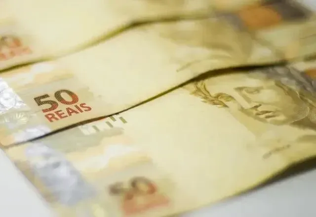 Valor do salário mínimo em 2026 será R$ 103 acima do atual, R$ 1.518 | Divulgação/Marcello Casal/Agência Brasil