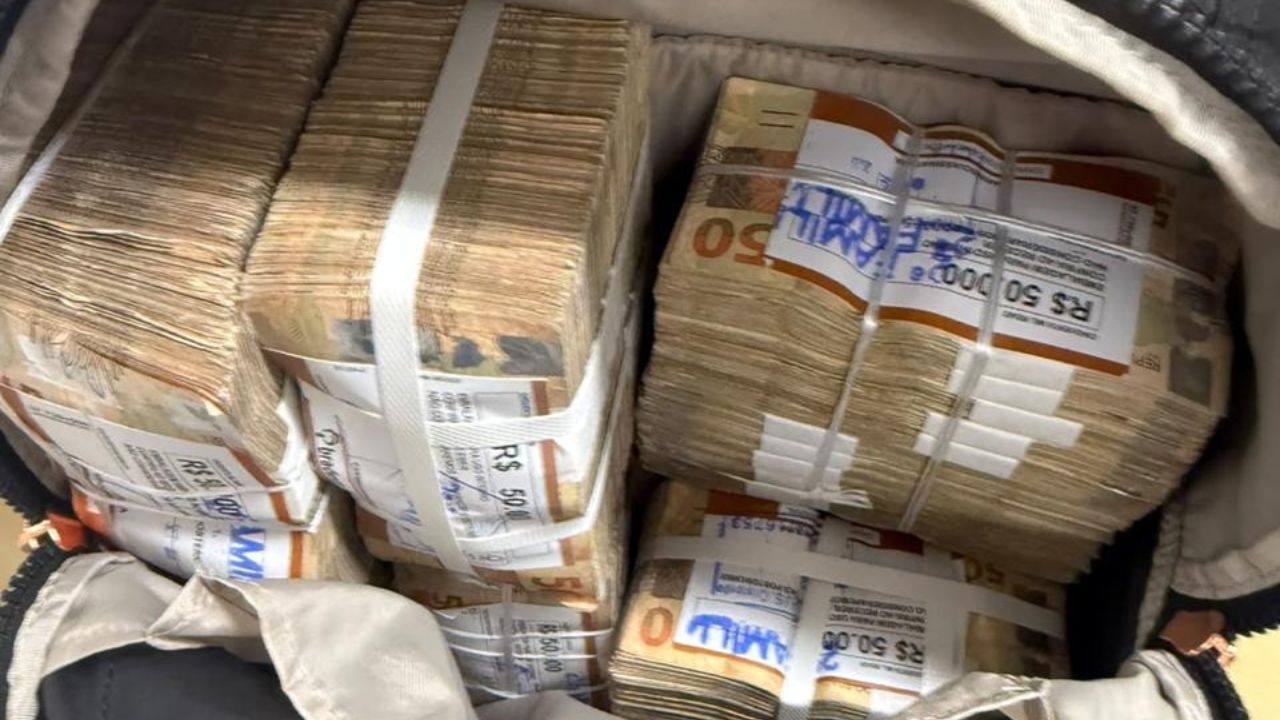R$ 600.000,00 apreendidos durante ação contra crimes eleitorais no Rio de Janeiro | Divulgação PF 