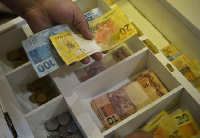 dinheiro no caixa