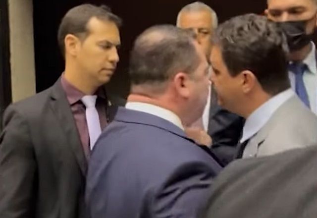 Rodolfo Nogueira batendo boca com Odair Cunha (Reprodução/WhatsApp)