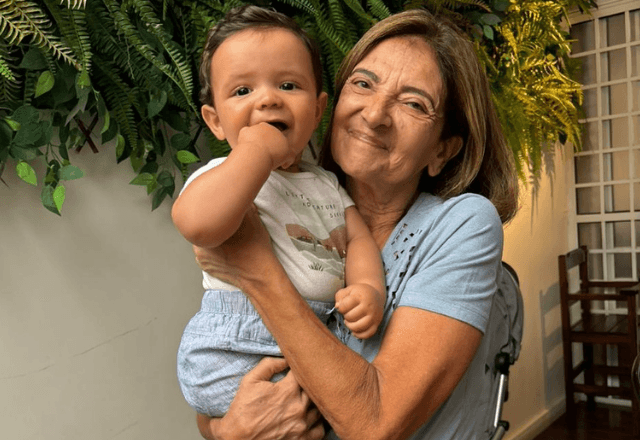 Cátia com o netinho Guilherme | Foto: Acervo pessoal