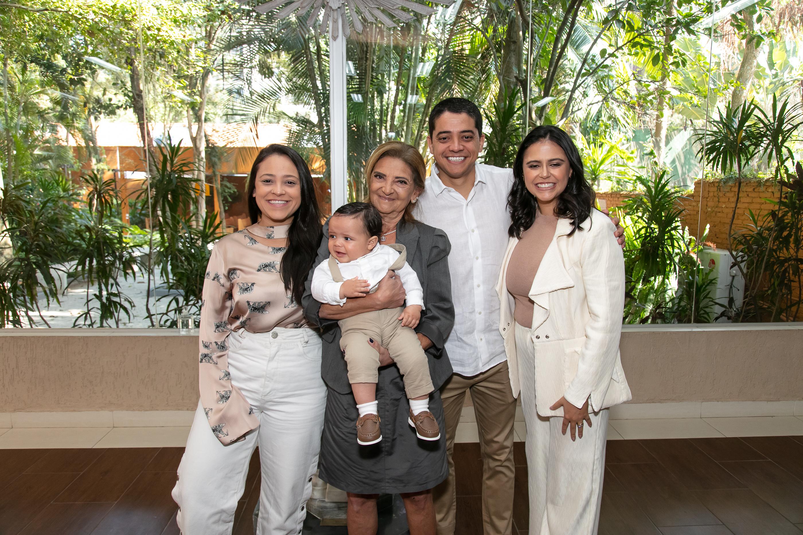 Catia passou por um divórcio ao 63 anos, e hoje substitui o "felizes para sempre" pela convivência com os filhos e os netos | Foto: Acervo pessoal